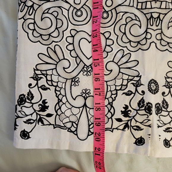 One of a kind white and black skirt - Picture 3 of 6